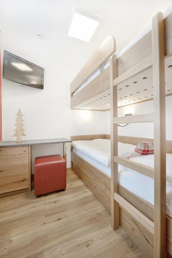 Hotel Alpina Superior เพทท์นอย อัม อาร์ลแบร์ก ภายนอก รูปภาพ